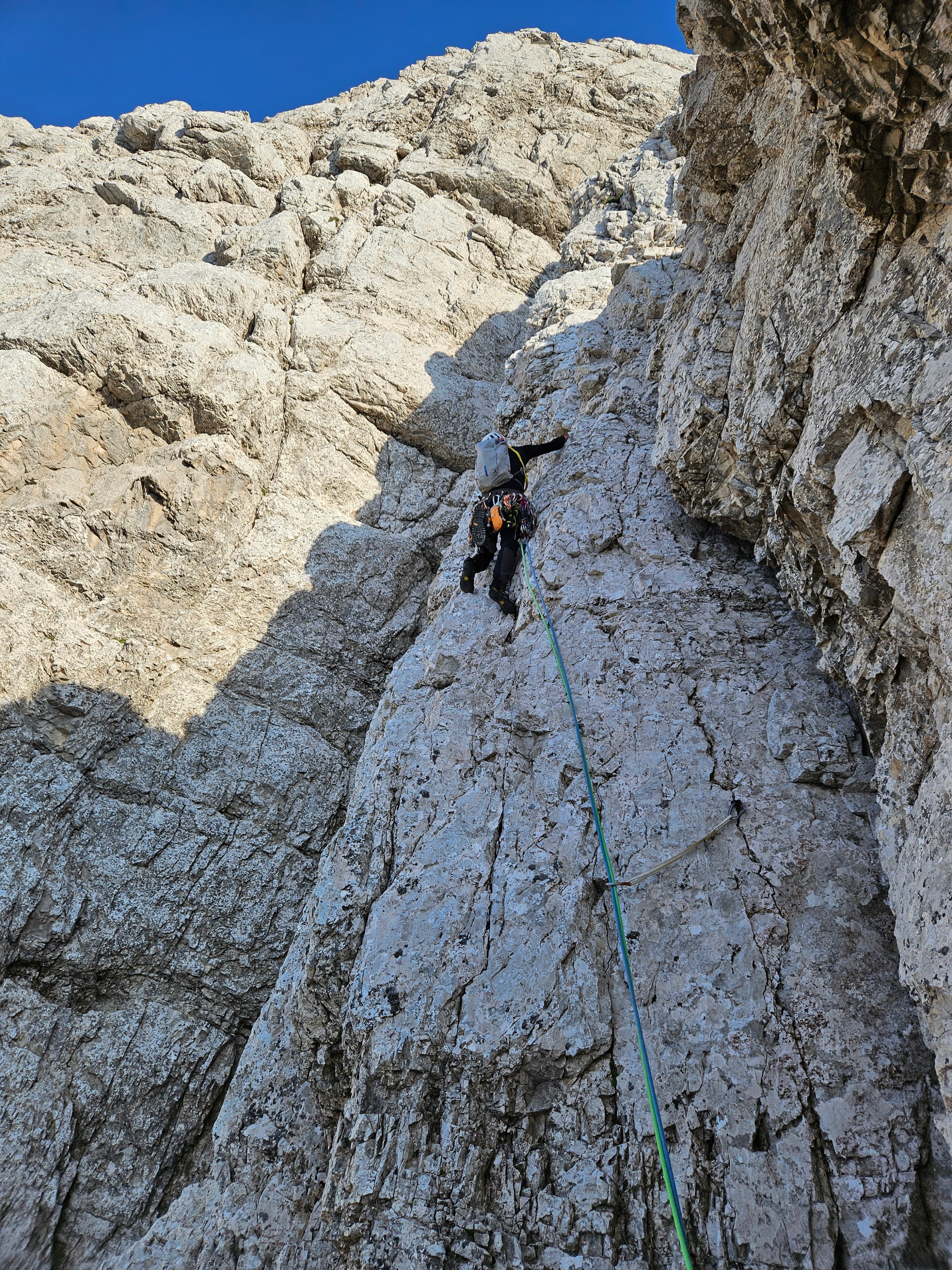 Alpinist na stijeni